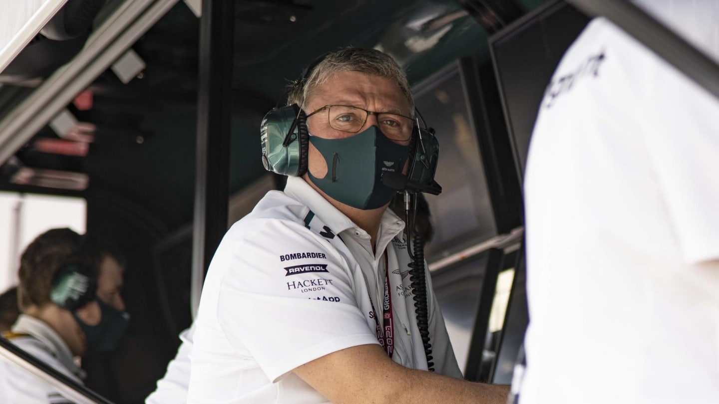 Otmar Szafnauer, Team Principal and CEO, Aston Martin F1, on the pit