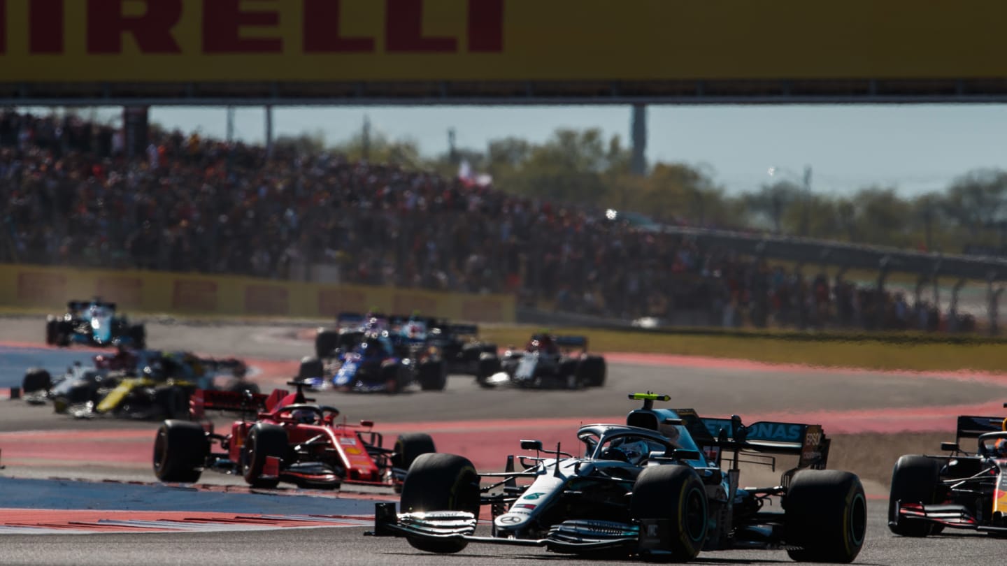 AUSTIN, TEXAS - NOVEMBER 03: Valtteri Bottas, Mercedes AMG W10, leads Max Verstappen, Red Bull