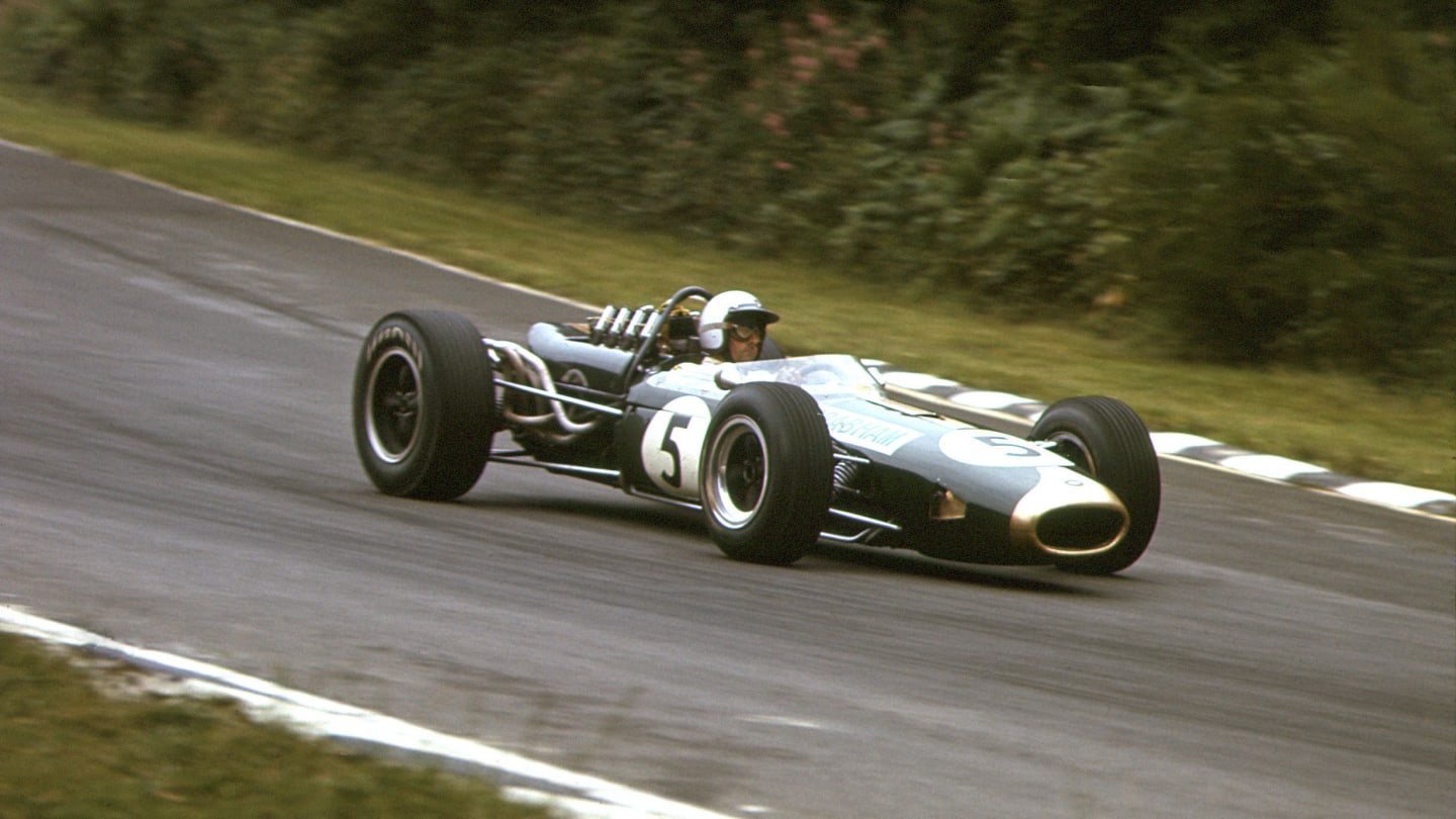 Jack Brabham wins in Brabham-Repco BT19. Stirling's Corner, British GP, Brands Hatch, England 16