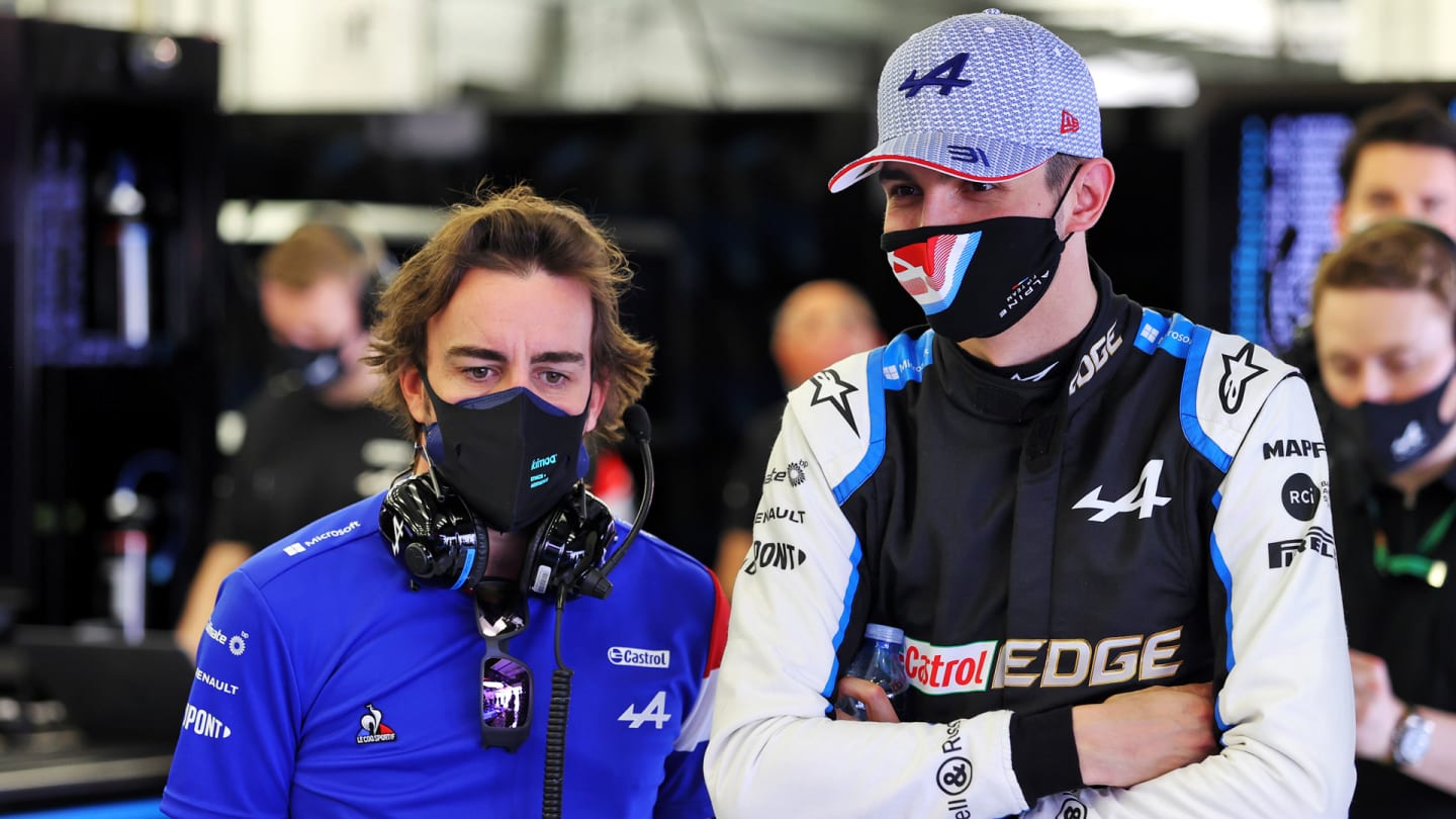 (L to R): Fernando Alonso (ESP) Alpine F1 Team with Esteban Ocon (FRA) Alpine F1 Team.
Formula One