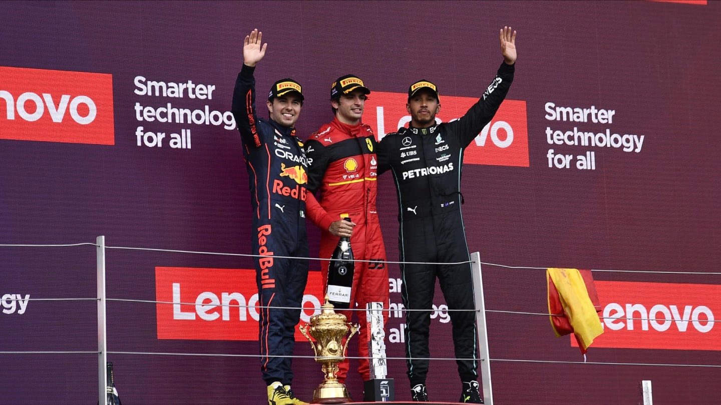 Sergio Perez of Mexico and Oracle Red Bull Racing, Carlos Sainz of Spain and Scuderia Ferrari and Lewis Hamilton of Great Britain and Mercedes AMG Petronas F1 Team in the podium after the British Grand Prix 2022 at Silverstone on July 3, 2022 in Northampton, United Kingdom. (Photo by Jose Hernandez/Anadolu Agency via Getty Images)