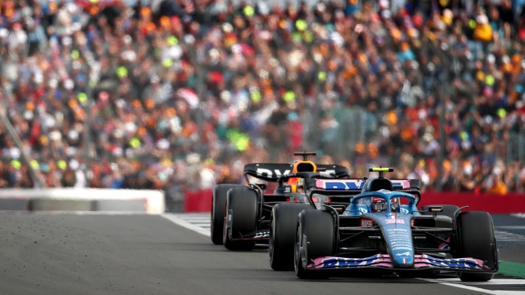 NORTHAMPTON, ENGLAND - JULY 03: Esteban Ocon of France driving the (31) Alpine F1 A522 Renault leads Max Verstappen of the Netherlands driving the (1) Oracle Red Bull Racing RB18 during the F1 Grand Prix of Great Britain at Silverstone on July 03, 2022 in Northampton, England. (Photo by Joe Portlock - Formula 1/Formula 1 via Getty Images)
