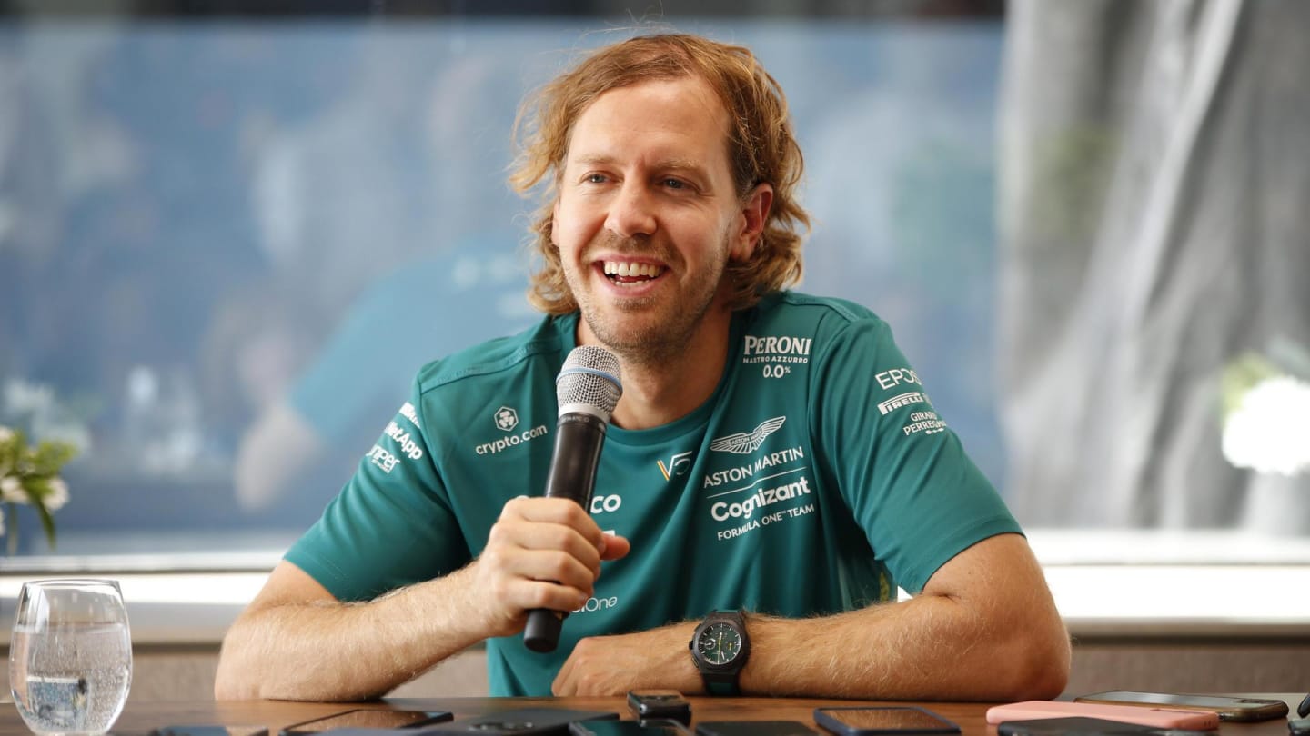 portrait, Hungaroring, GP2213a, F1, GP, Hungary
Sebastian Vettel, Aston Martin, speaks to the