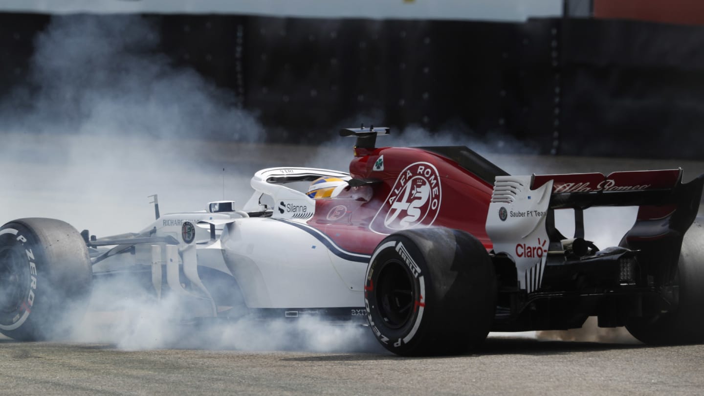 Marcus Ericsson, Alfa Romeo Sauber C37, spins during the Brazilian GP on November 11, 2018 in Autodromo Jose Carlos Pace, Brazil. (Photo by Steven Tee / LAT Images)
