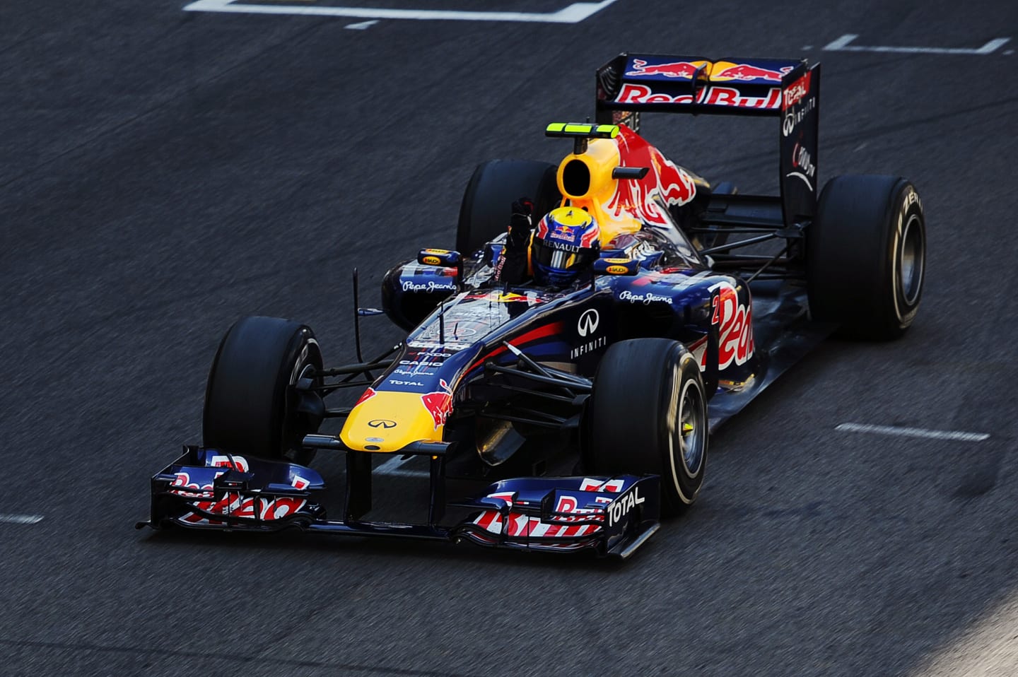 Race winner Mark Webber (AUS) Red Bull Racing RB7 celebrates at the end of the race.
Formula One