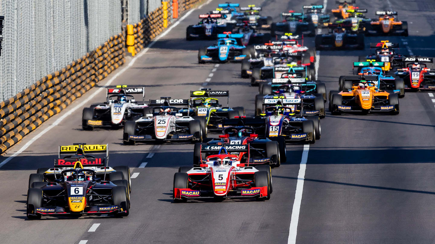 MACAU, MACAU - NOVEMBER 17: Drivers compete during the formula 3 Macau Grand Prix - FIA F3 world