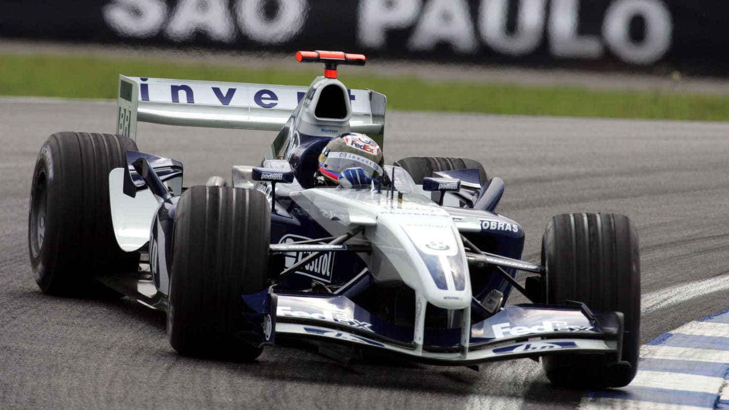 Juan Pablo Montoya (COL) Williams BMW FW26 gets sideways.
Formula One World Championship, Rd18,