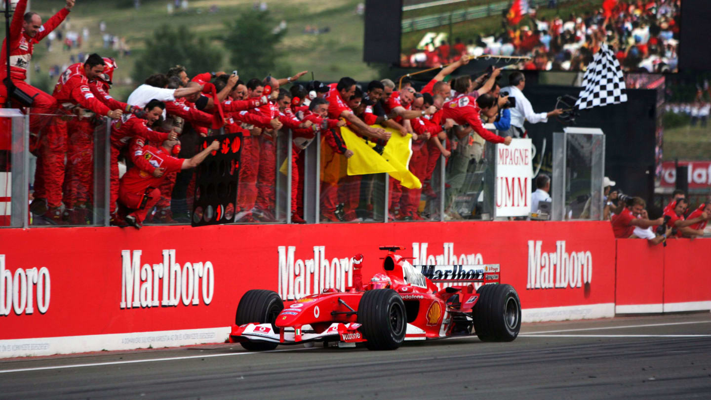 Race winner Michael Schumacher (GER) Ferrari F2004.
Formula One World Championship, Rd13, Hungarian