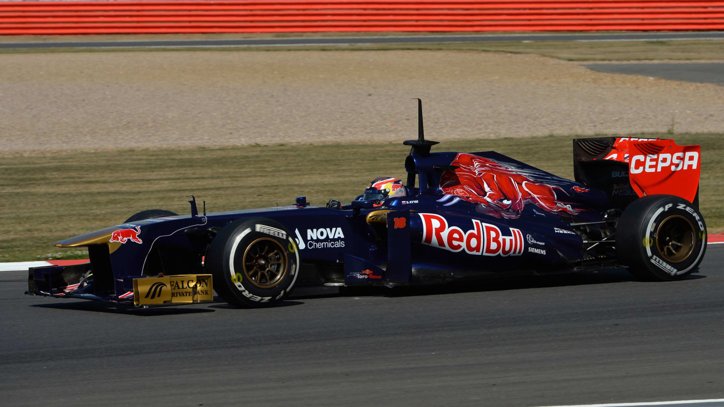 Daniil Kvyat (RUS) Scuderia Toro Rosso STR8.
Formula One Young Drivers Test, Silverstone, England,