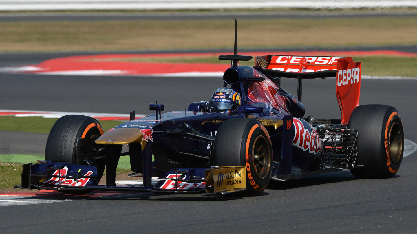 Carlos Sainz Jr (ESP) Scuderia Toro Rosso STR8.
Formula One Young Drivers Test, Silverstone,