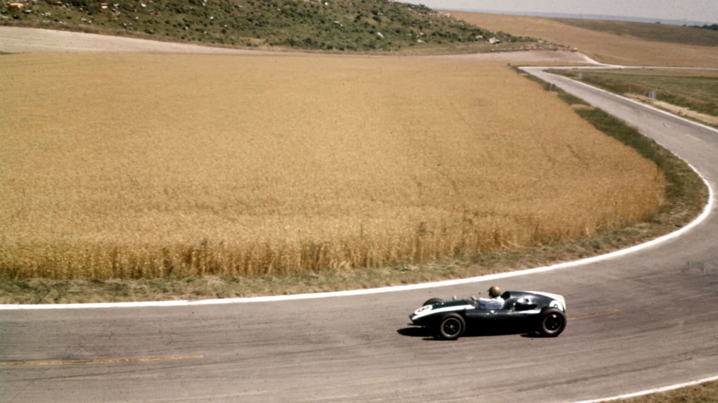 Jack Brabham negotiating the Virage Muizon © LAT Photographic