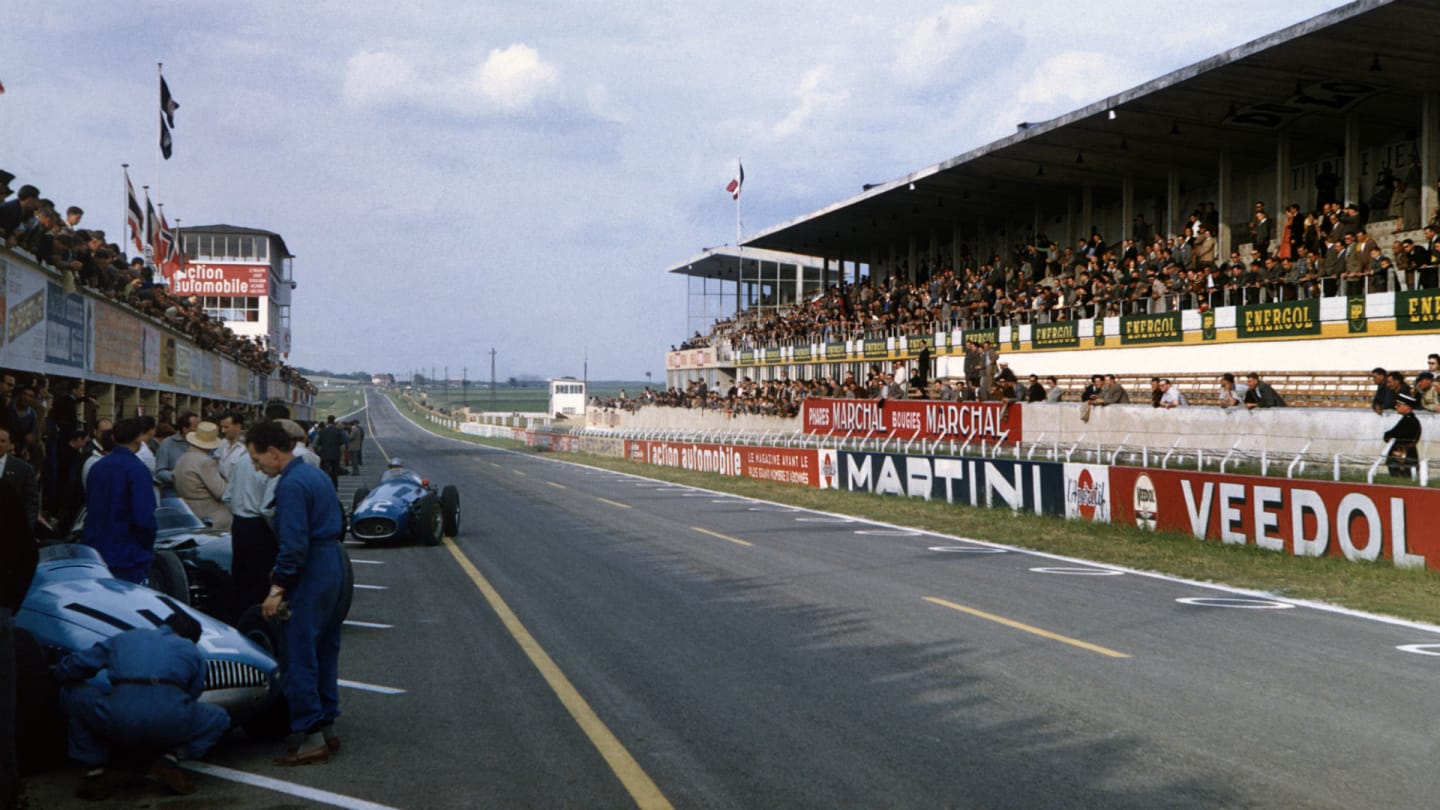 The start-finish straight at Reims © LAT Photographic