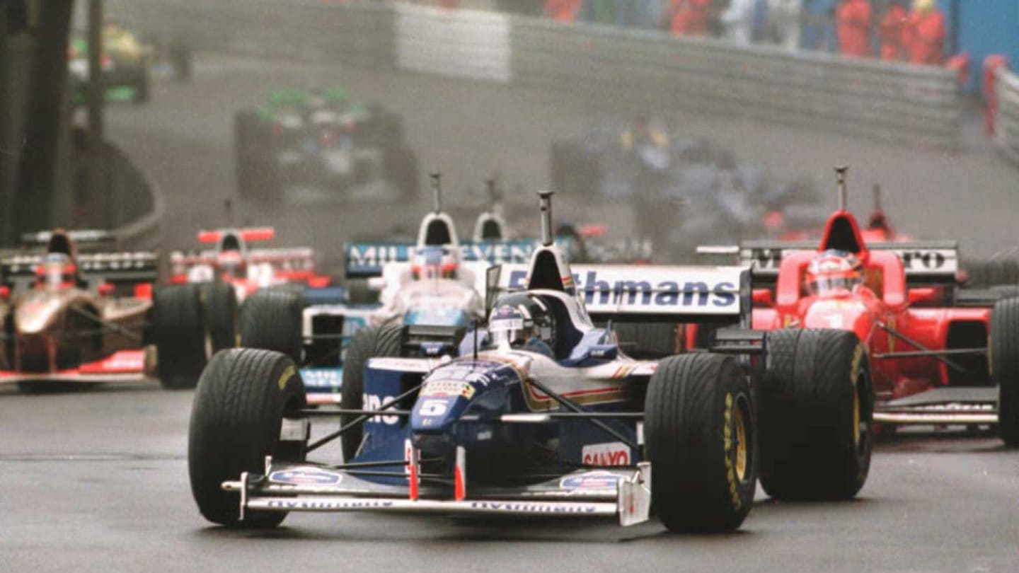 British Williams-Renault driver Damon Hill (C) leads the pack ahead of German Michael Schumacher on