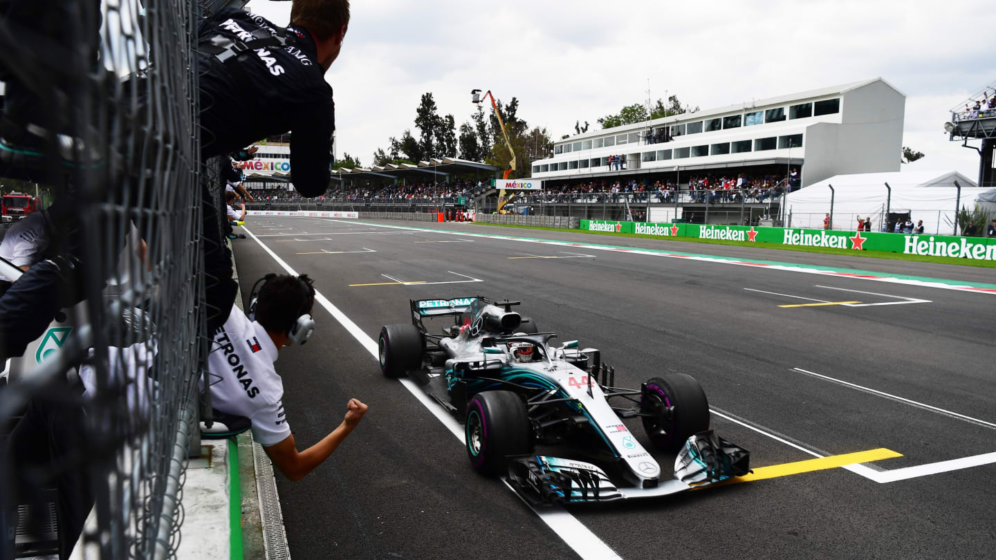 AUTODROMO HERMANOS RODRIGUEZ, MEXICO - OCTOBER 28: Lewis Hamilton, Mercedes-AMG F1 W09 EQ Power+ crosses the line during the Mexican GP at Autodromo Hermanos Rodriguez on October 28, 2018 in Autodromo Hermanos Rodriguez, Mexico. (Photo by Simon Galloway / Sutton Images)