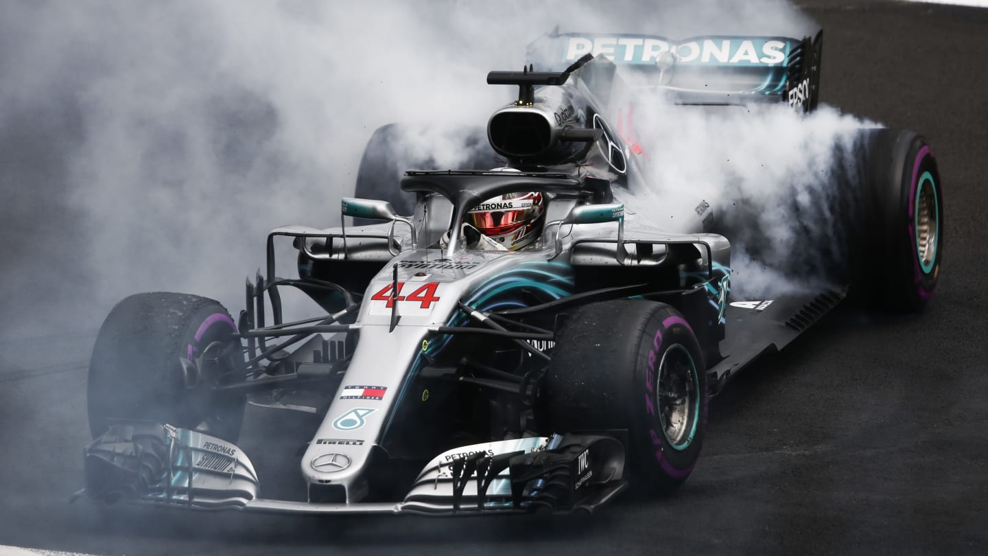 AUTODROMO HERMANOS RODRIGUEZ, MEXICO - OCTOBER 28: Lewis Hamilton, Mercedes AMG F1 W09 EQ Power+, performs donuts after securing his 5th world drivers championship title during the Mexican GP at Autodromo Hermanos Rodriguez on October 28, 2018 in Autodromo Hermanos Rodriguez, Mexico. (Photo by Andy Hone / LAT Images)
