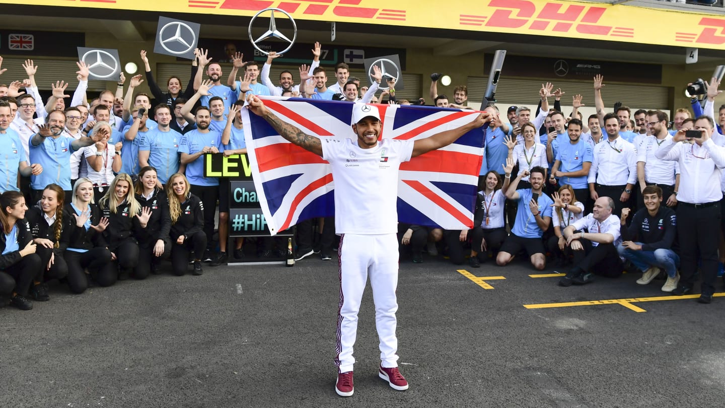 www.sutton-images.com

Lewis Hamilton, Mercedes AMG F1 celebrates with his team at Formula One World Championship, Rd19, Mexican Grand Prix, Race, Circuit Hermanos Rodriguez, Mexico City, Mexico, Sunday 28 October 2018.