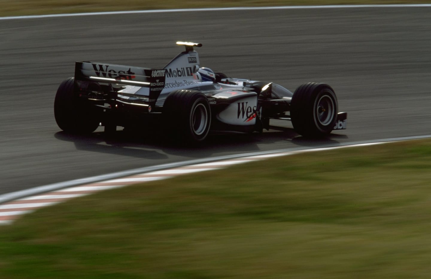 31 Oct 1999:  Mika Hakkinen of Finland and McLaren-Mercedes in action during the Japanese Formula