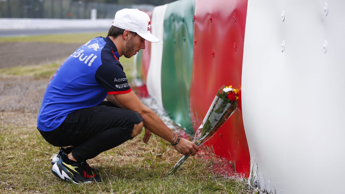 SUZUKA, JAPAN - OCTOBER 04: Pierre Gasly, Scuderia Toro Rosso, lays flowers in memory of Jules Bianchi during the Japanese GP at Suzuka on October 04, 2018 in Suzuka, Japan. (Photo by Andy Hone / LAT Images)