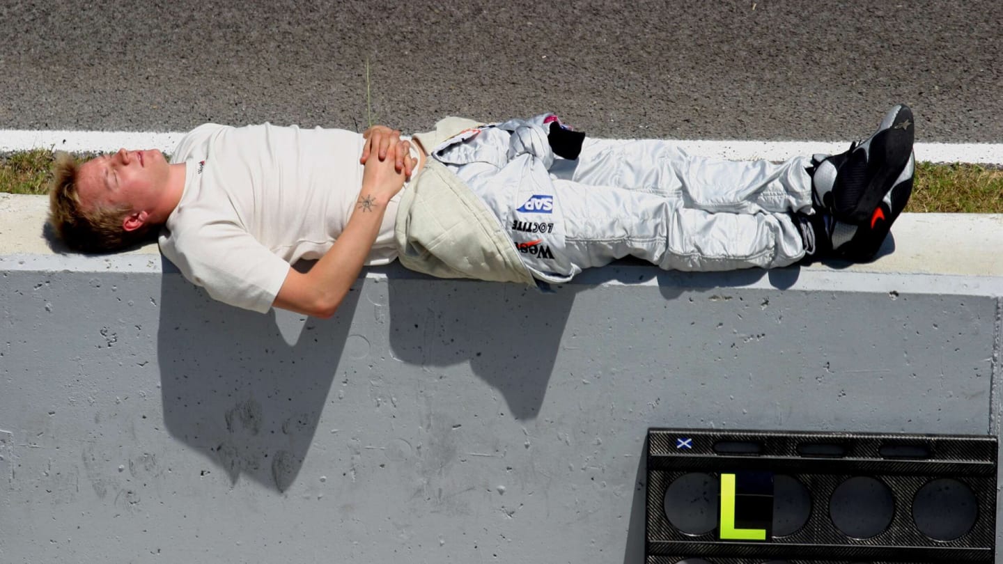 Kimi Raikkonen (FIN) McLaren Mercedes MP4-18A relaxes on the pitwall.
Formula One Testing. 18-19
