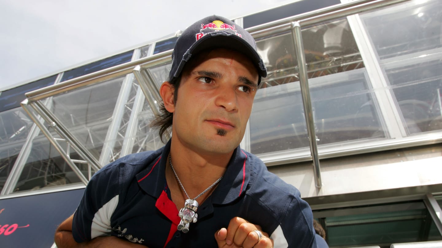 Vitantonio Liuzzi (ITA) Scuderia Toro Rosso.
Formula One World Championship, Rd4, San Marino Grand