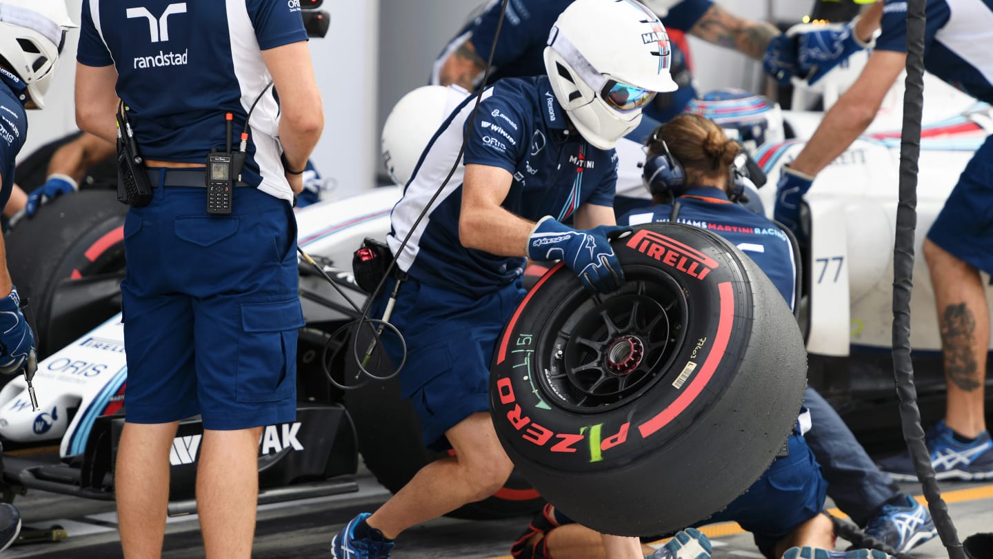 Relentless practice and physical training are two of the reasons why Williams' pit crew set the standard in 2016. © Sutton Images