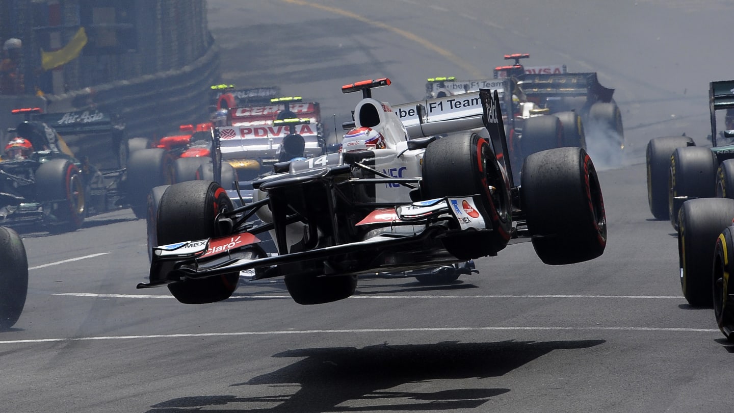 Romain Grosjean (FRA) Lotus E20 and Kamui Kobayashi (JPN) Sauber C31 crash out at the start of the