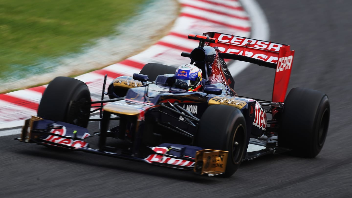 SUZUKA, JAPAN - OCTOBER 05: Daniel Ricciardo of Australia and Scuderia Toro Rosso drives during