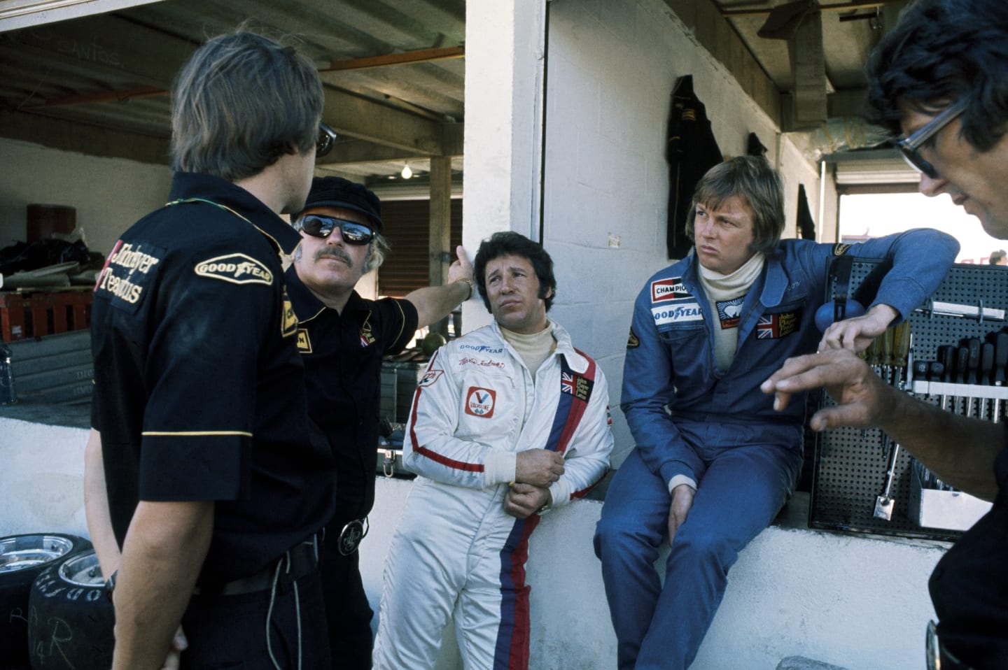 Interlagos, Brazil. 25 January 1976.
Ronnie Peterson (Lotus 77-Ford), retired and Mario Andretti