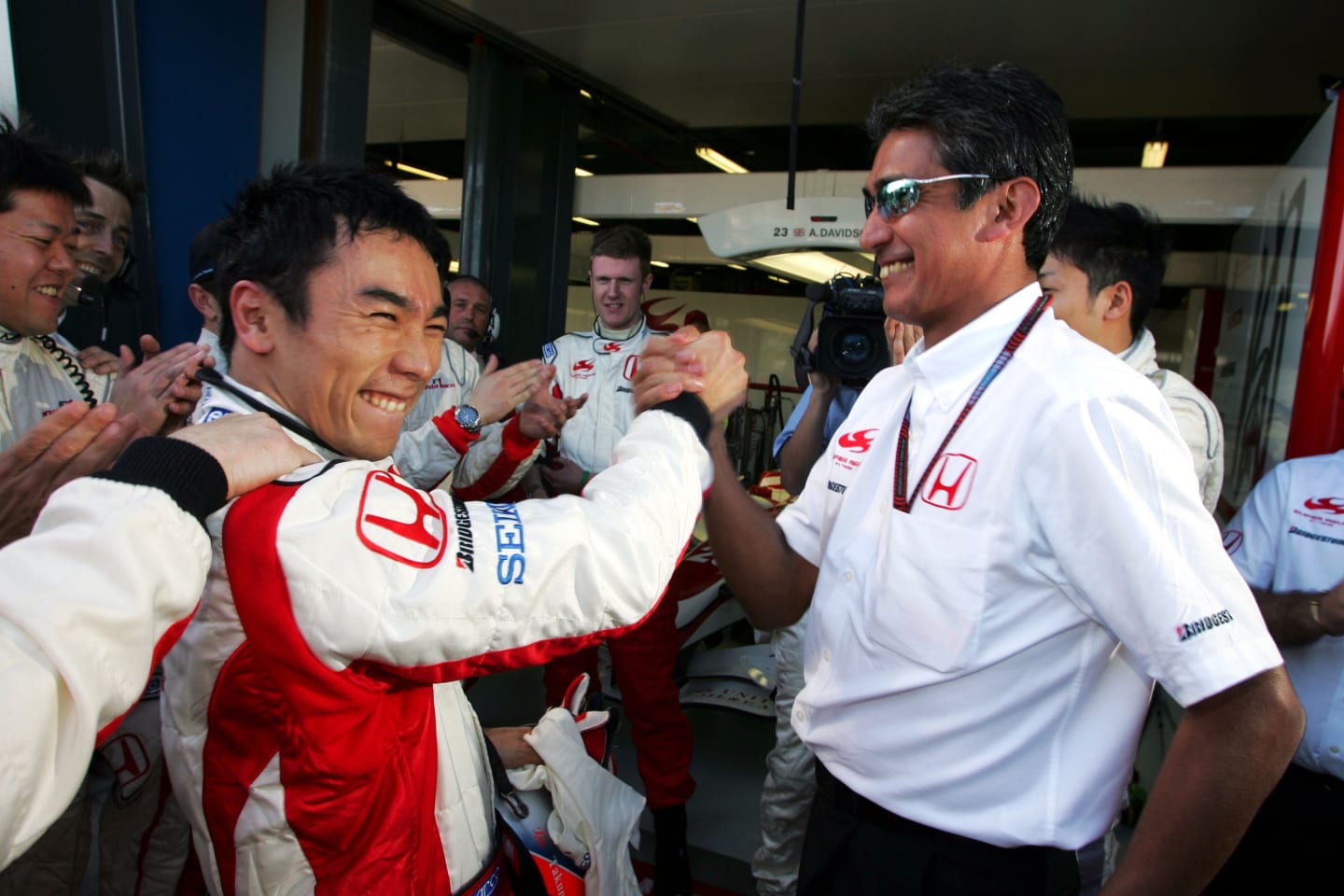 (L to R): tenth placed Takuma Sato (JPN) Super Aguri F1 Team celebrates with Aguri Suzuki (JPN)