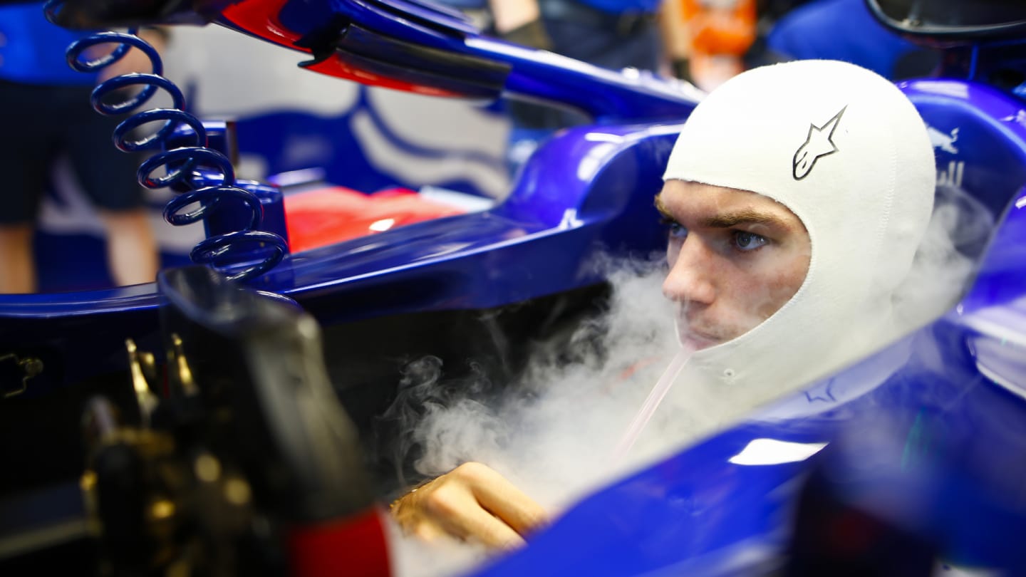 SINGAPORE STREET CIRCUIT, SINGAPORE - SEPTEMBER 14: Pierre Gasly, Scuderia Toro Rosso during the Singapore GP at Singapore Street Circuit on September 14, 2018 in Singapore Street Circuit, Singapore. (Photo by Andy Hone / LAT Images)