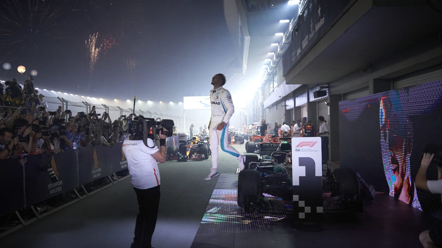 SINGAPORE STREET CIRCUIT, SINGAPORE - SEPTEMBER 16: Lewis Hamilton, Mercedes AMG F1, 1st position,
