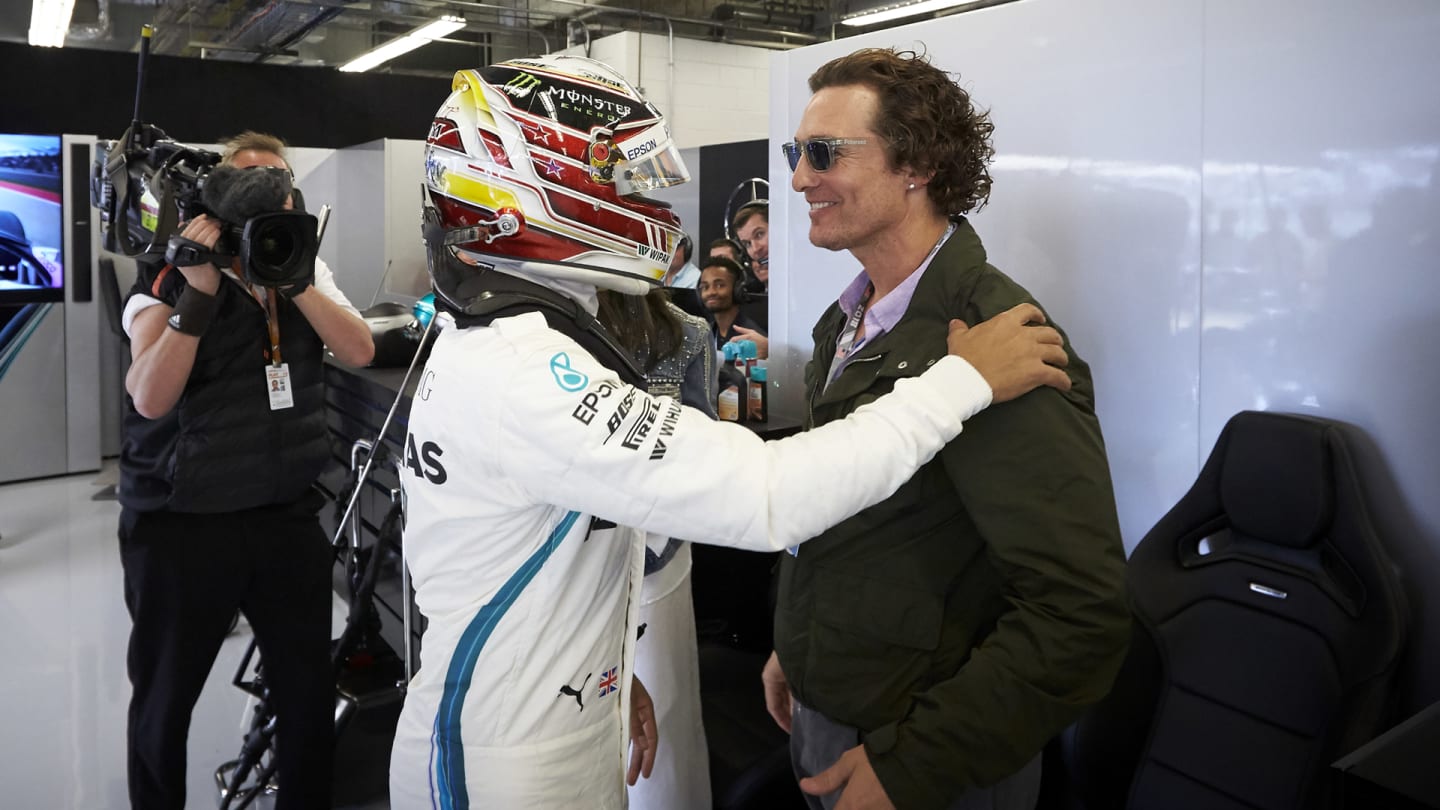 CIRCUIT OF THE AMERICAS, UNITED STATES OF AMERICA - OCTOBER 20: Lewis Hamilton, Mercedes AMG F1, meets Actor Matthew McConaughey during the United States GP at Circuit of the Americas on October 20, 2018 in Circuit of the Americas, United States of America. (Photo by Steve Etherington / LAT Images)