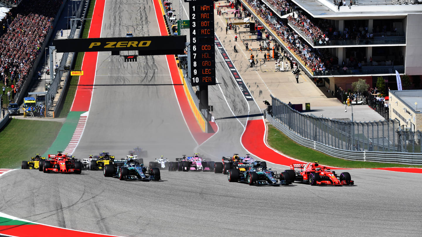 CIRCUIT OF THE AMERICAS, UNITED STATES OF AMERICA - OCTOBER 21: Kimi Raikkonen, Ferrari SF71H and Lewis Hamilton, Mercedes-AMG F1 W09 EQ Power+ battle at the start of the race during the United States GP at Circuit of the Americas on October 21, 2018 in Circuit of the Americas, United States of America. (Photo by Mark Sutton / Sutton Images)