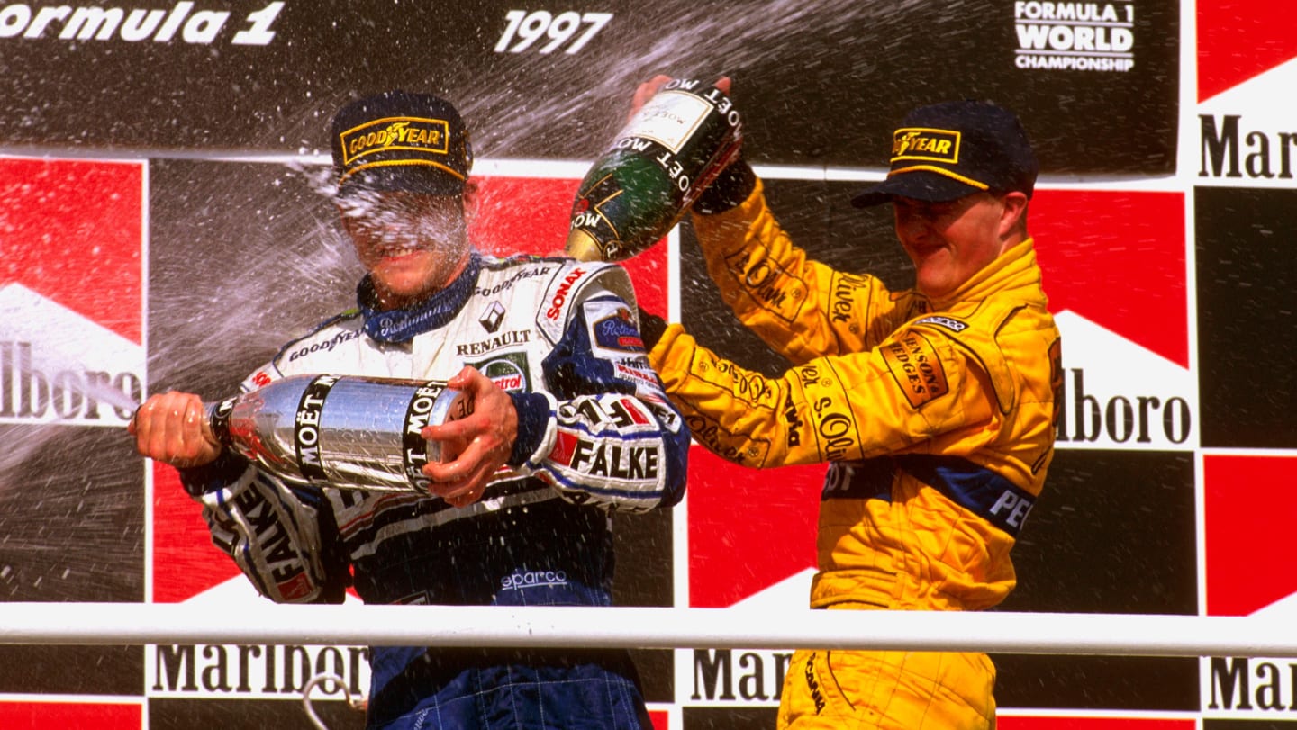 Buenos Aires, Argentina.
11-13 APRIL 1997.
Jacques Villeneuve (Williams Renault) 1st place, gets