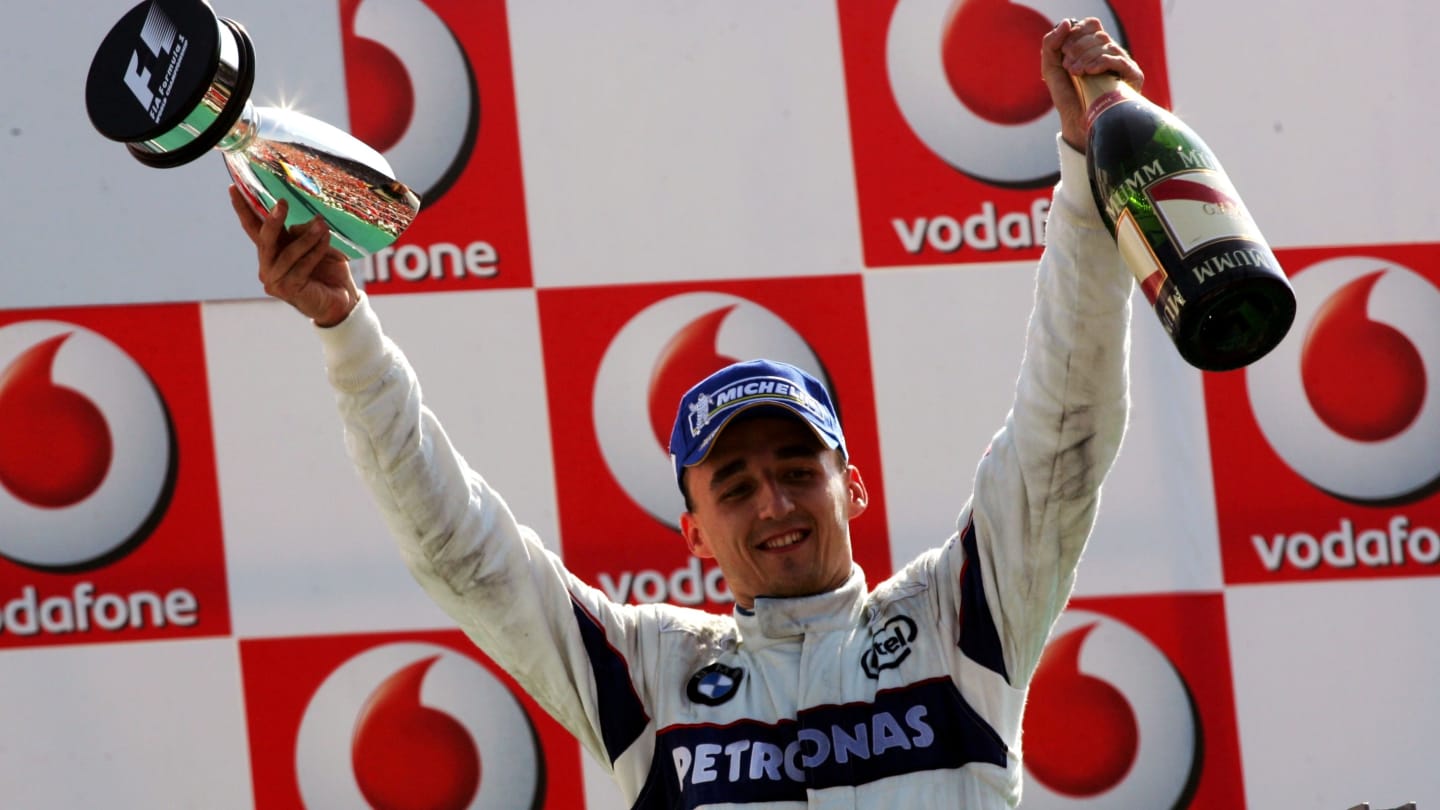 Third place Robert Kubica (POL) BMW Sauber F1 on the podium.
Formula One World Championship, Rd 15,
