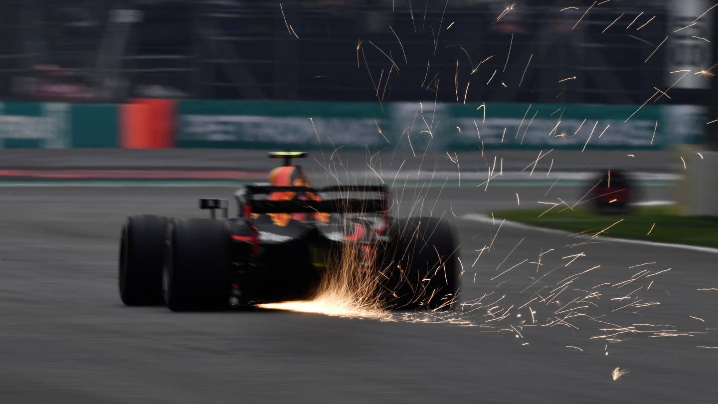 AUTODROMO HERMANOS RODRIGUEZ, MEXICO - OCTOBER 27: Max Verstappen, Red Bull Racing RB14 sparks during the Mexican GP at Autodromo Hermanos Rodriguez on October 27, 2018 in Autodromo Hermanos Rodriguez, Mexico. (Photo by Jerry Andre / Sutton Images)
