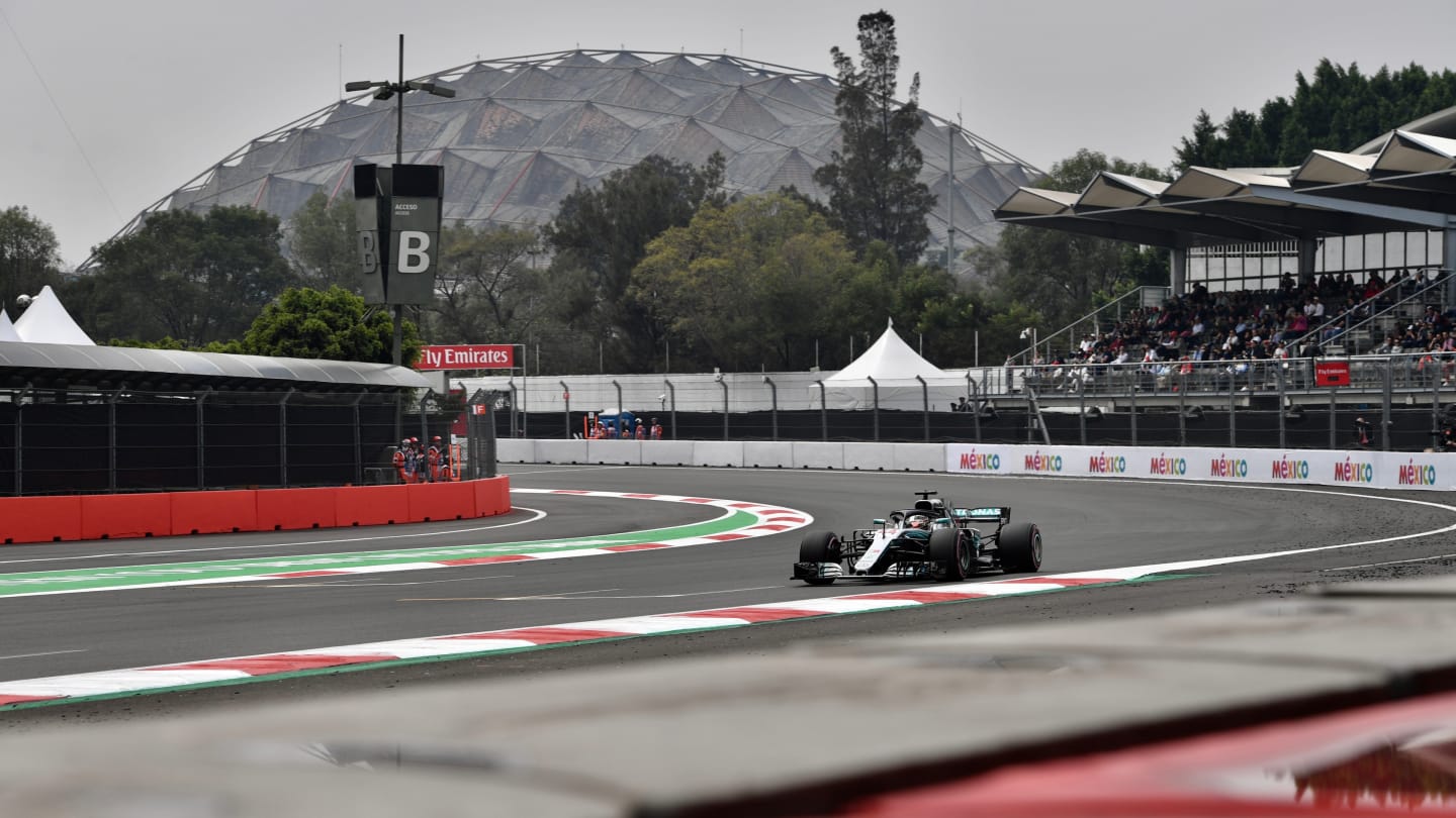 AUTODROMO HERMANOS RODRIGUEZ, MEXICO - OCTOBER 27: Lewis Hamilton, Mercedes-AMG F1 W09 EQ Power+ during the Mexican GP at Autodromo Hermanos Rodriguez on October 27, 2018 in Autodromo Hermanos Rodriguez, Mexico. (Photo by Jerry Andre / Sutton Images)