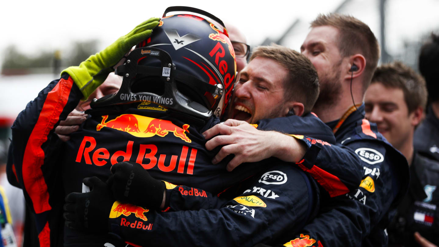 AUTODROMO HERMANOS RODRIGUEZ, MEXICO - OCTOBER 28: Max Verstappen, Red Bull Racing, 1st position, celebrates with his team in Parc Ferme during the Mexican GP at Autodromo Hermanos Rodriguez on October 28, 2018 in Autodromo Hermanos Rodriguez, Mexico. (Photo by Steven Tee / LAT Images)