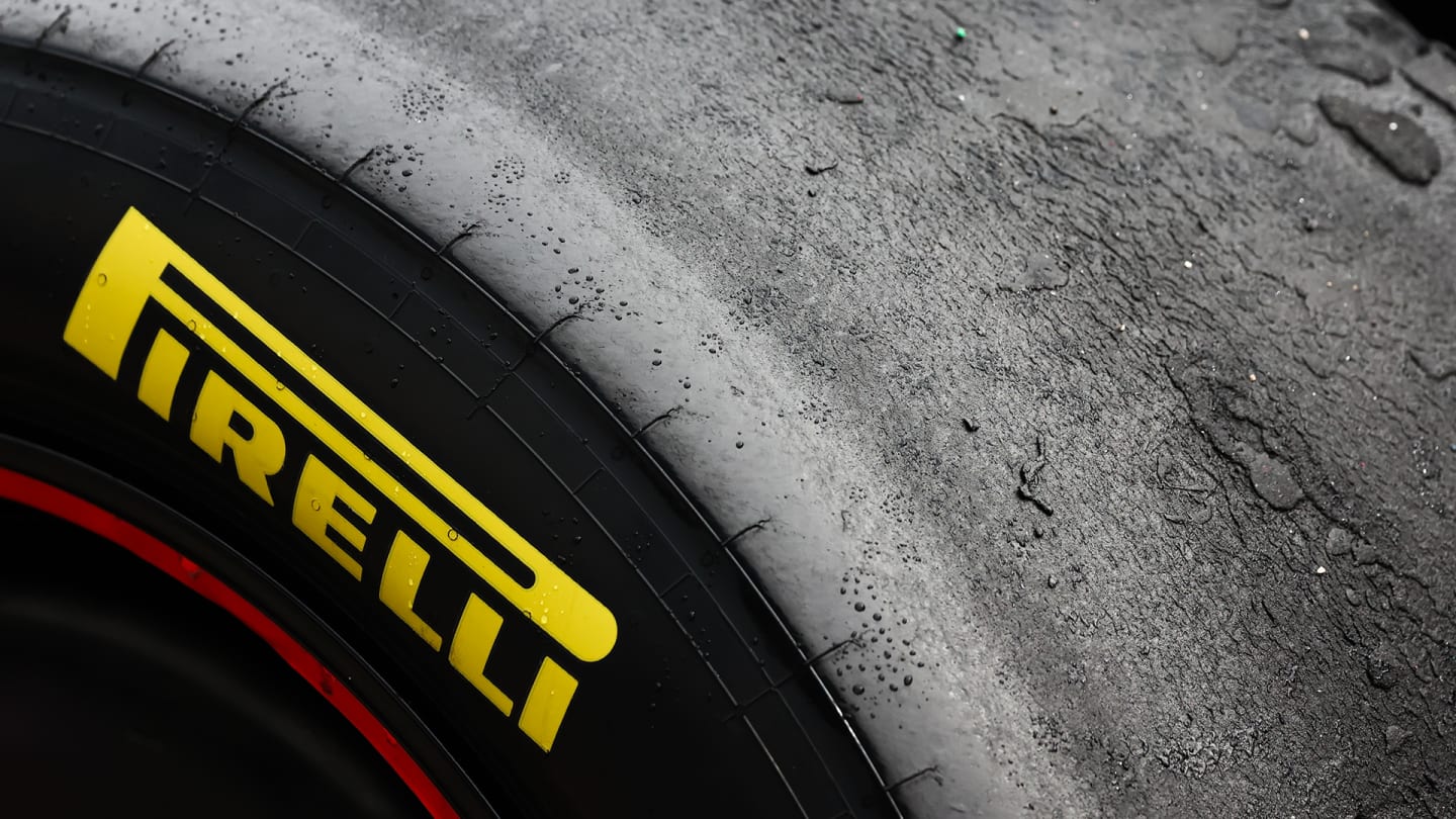 F1 tyres explained The beginner s guide to Formula 1 tyres Formula 1