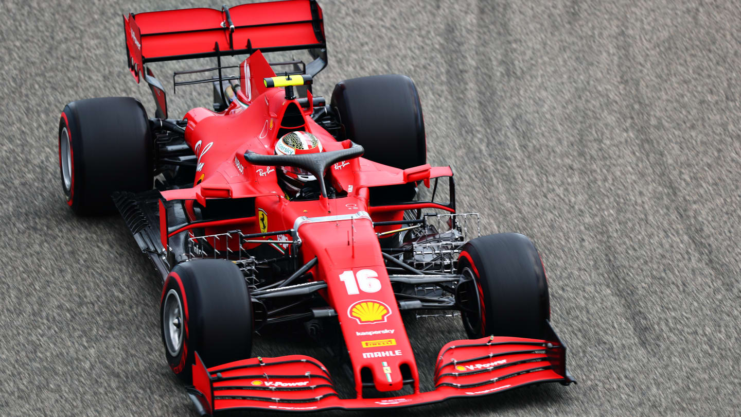 … and the 'conventional' rear-wing run in practice, that has a straight edge at the bottom
