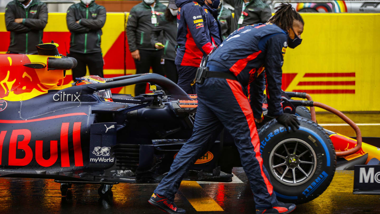 Alexander Albon, Red Bull Racing RB16 is wheeled onto the