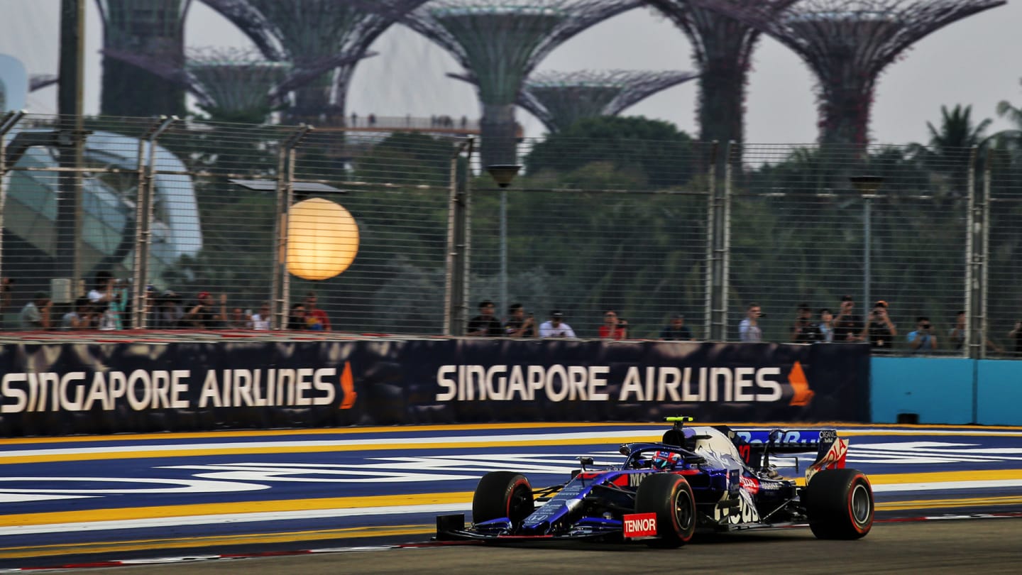 Pierre Gasly (FRA) Scuderia Toro Rosso STR14.
21.09.2019. Formula 1 World Championship, Rd 15, Singapore Grand Prix, Marina Bay Street Circuit, Singapore, Qualifying Day.
- www.xpbimages.com, EMail: requests@xpbimages.com - copy of publication required for printed pictures. Every used picture is fee-liable. © Copyright: Batchelor / XPB Images
