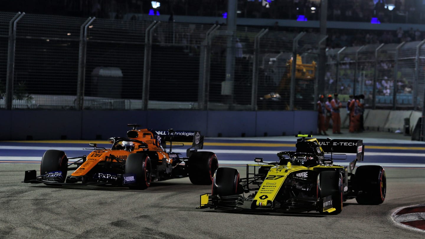 Nico Hulkenberg (GER) Renault F1 Team RS19 and Carlos Sainz (ESP) McLaren MCL34.21.09.2019. Formula 1 World Championship, Rd 15, Singapore Grand Prix, Marina Bay Street Circuit, Singapore, Qualifying Day.- www.xpbimages.com, EMail: requests@xpbimages.com - copy of publication required for printed pictures. Every used picture is fee-liable. © Copyright: Moy / XPB Images