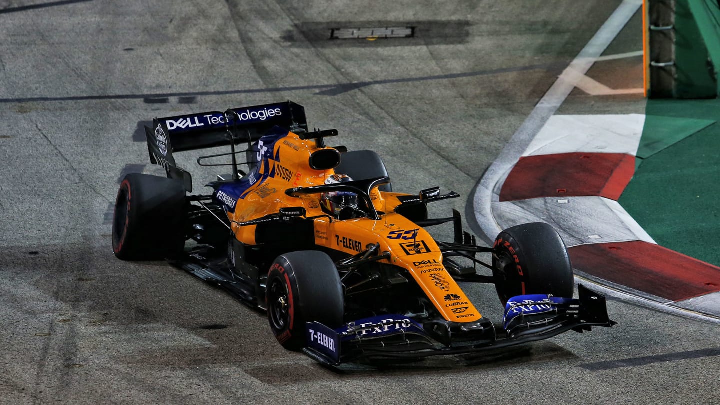 Carlos Sainz (ESP) McLaren MCL34 with damaged rear wheel.22.09.2019. Formula 1 World Championship, Rd 15, Singapore Grand Prix, Marina Bay Street Circuit, Singapore, Race Day.- www.xpbimages.com, EMail: requests@xpbimages.com - copy of publication required for printed pictures. Every used picture is fee-liable. © Copyright: Moy / XPB Images