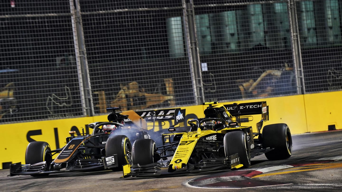 Romain Grosjean (FRA) Haas F1 Team VF-19 andf Nico Hulkenberg (GER) Renault F1 Team RS19 battle for position.
22.09.2019. Formula 1 World Championship, Rd 15, Singapore Grand Prix, Marina Bay Street Circuit, Singapore, Race Day.
 - www.xpbimages.com, EMail: requests@xpbimages.com - copy of publication required for printed pictures. Every used picture is fee-liable. © Copyright: Dungan / XPB Images