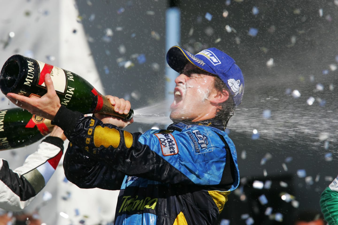 Fernando Alonso (ESP) Renault celebrates second position and his World Championship on the