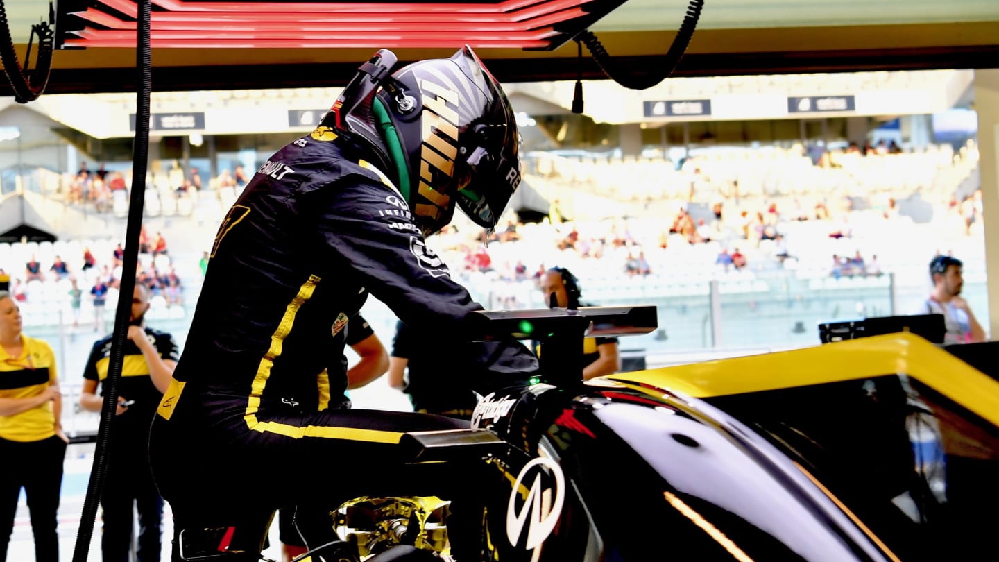YAS MARINA CIRCUIT, UNITED ARAB EMIRATES - NOVEMBER 23: Nico Hulkenberg, Renault Sport F1 Team R.S.