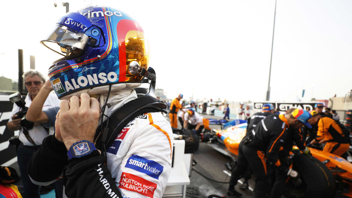YAS MARINA CIRCUIT, UNITED ARAB EMIRATES - NOVEMBER 25: Fernando Alonso, McLaren MCL33, on the grid