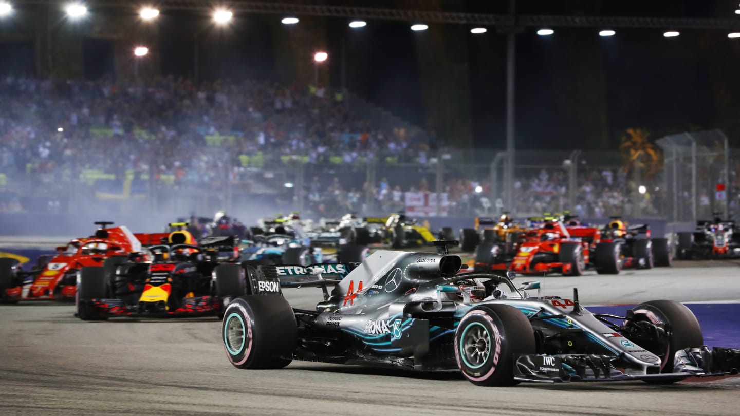 SINGAPORE STREET CIRCUIT, SINGAPORE - SEPTEMBER 16: Lewis Hamilton, Mercedes AMG F1 W09 EQ Power+,