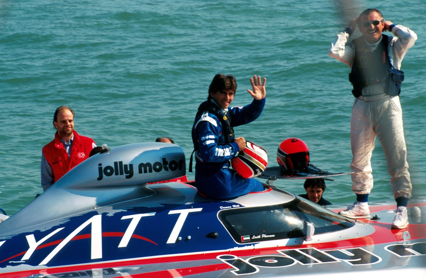 Damon Hill (GBR), Arrows A18 DNF tries his hand at powerboating
Formula One World Championship, San